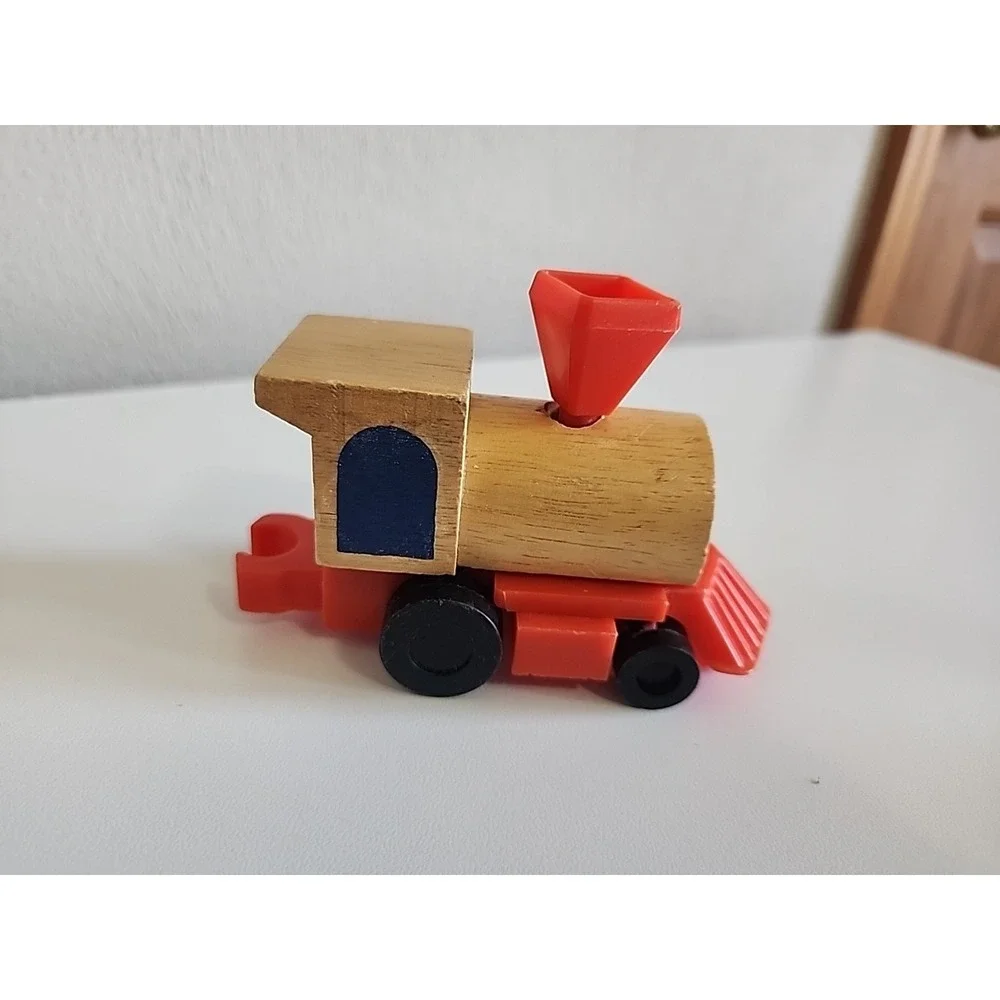 1970s Mattel‎ Wood Toy Train Wind Up Motor Works Korea Little People